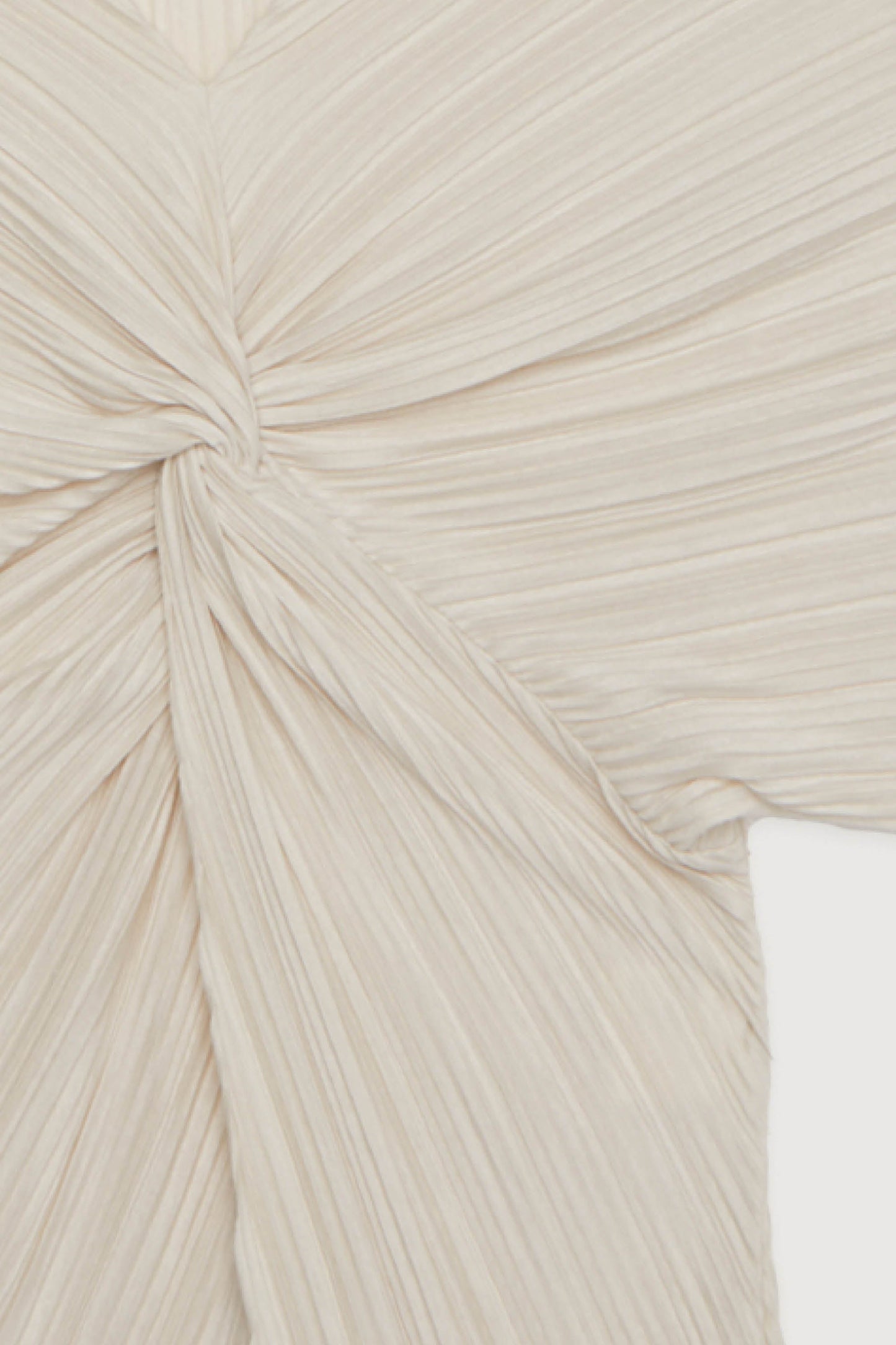 PLEATED FRONT TWIST TOP