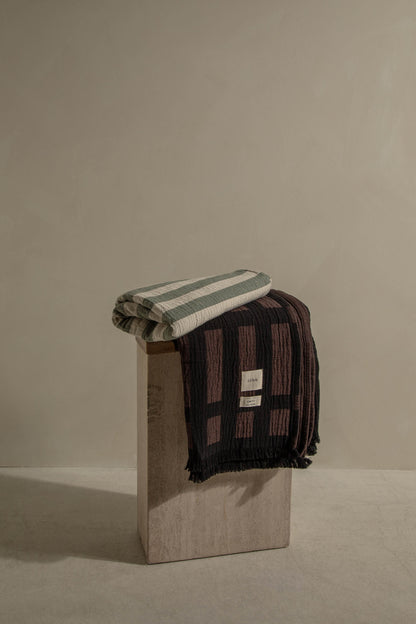 FRACTA COTTON THROW