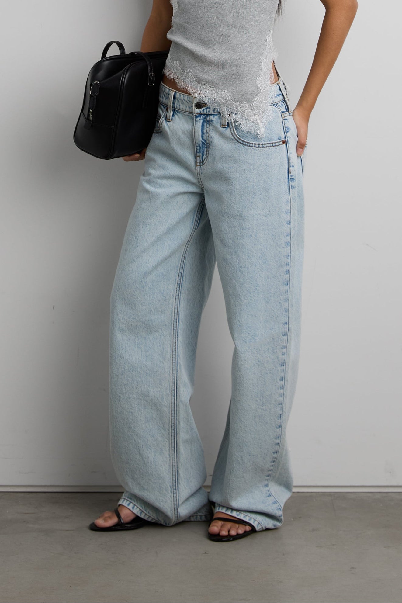 LOW RISE STRAIGHT LEG JEAN