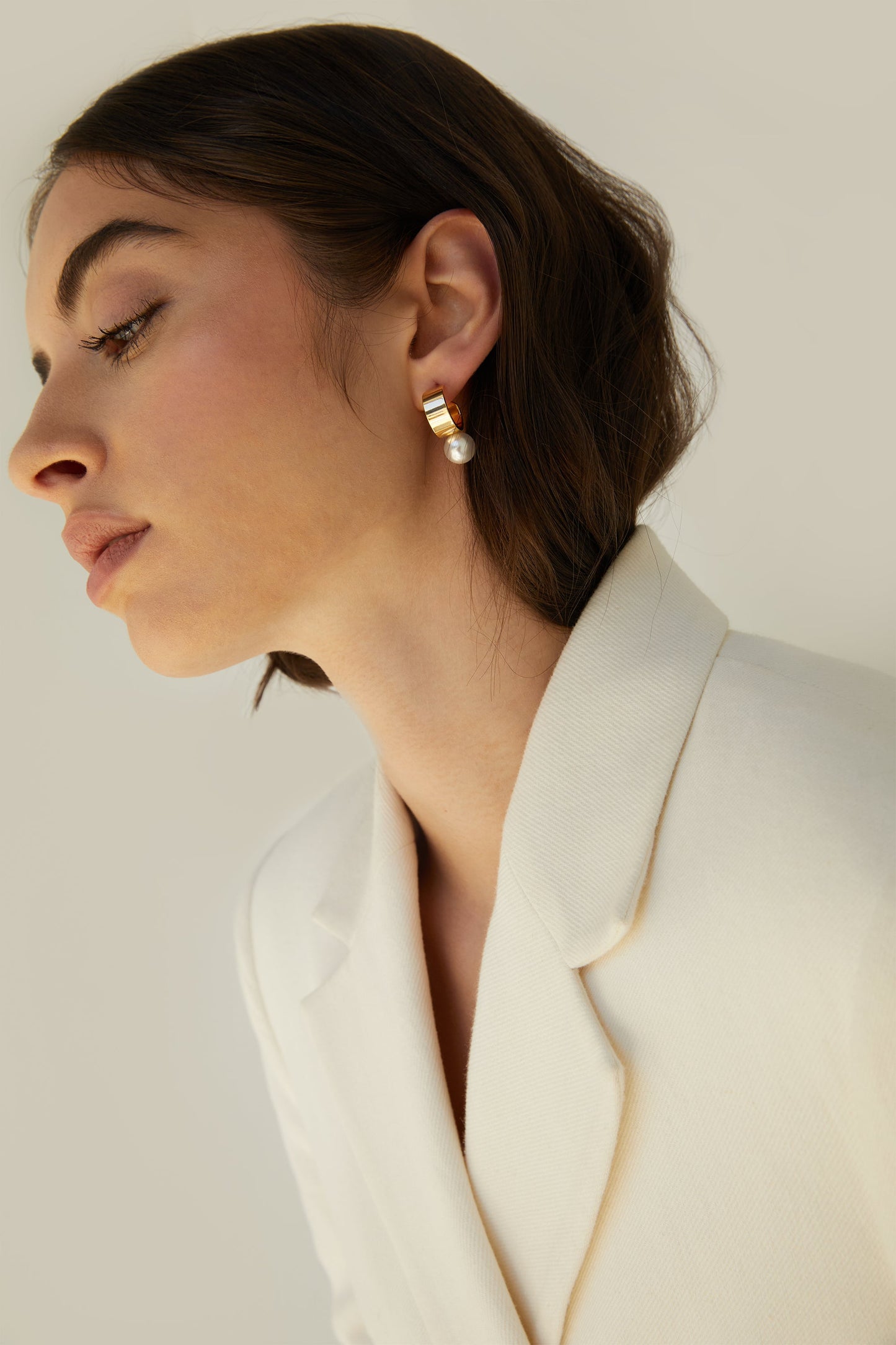 HOOP EARRING WITH PEARL