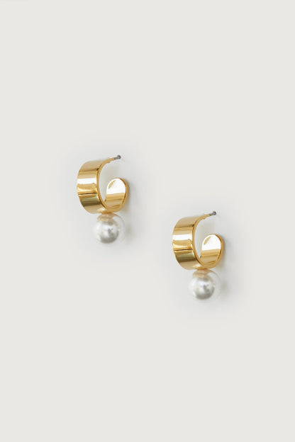 HOOP EARRING WITH PEARL