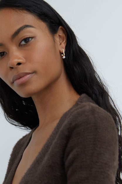 HALF HOOP EARRING WITH PEARL