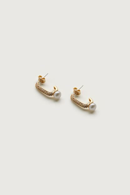 HALF HOOP EARRING WITH PEARL