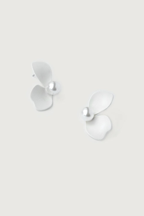 PETAL EARRING WITH PEARL
