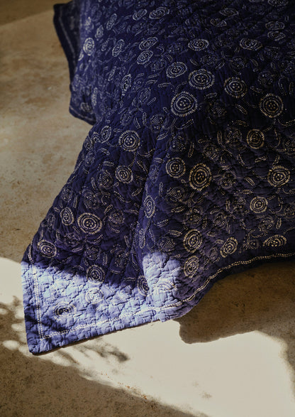 Pomegranate Print Quilt | Indigo Blue/Ecru