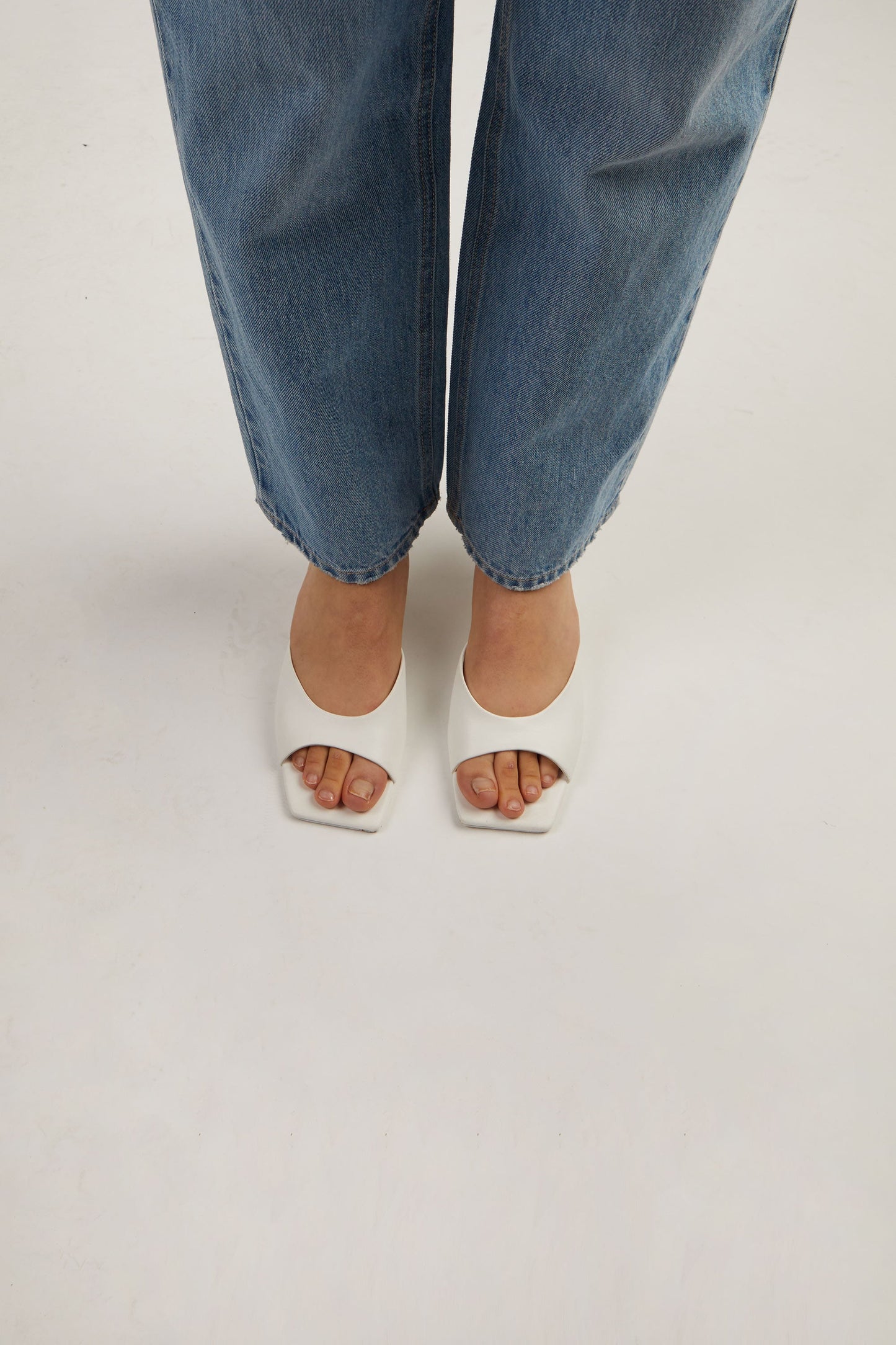 HEELED MULE