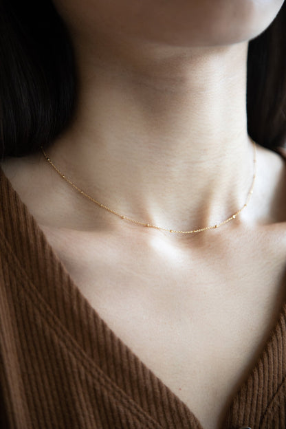 DOTTED NECKLACE