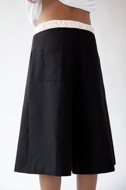 KNEE-LENGTH TROUSERS