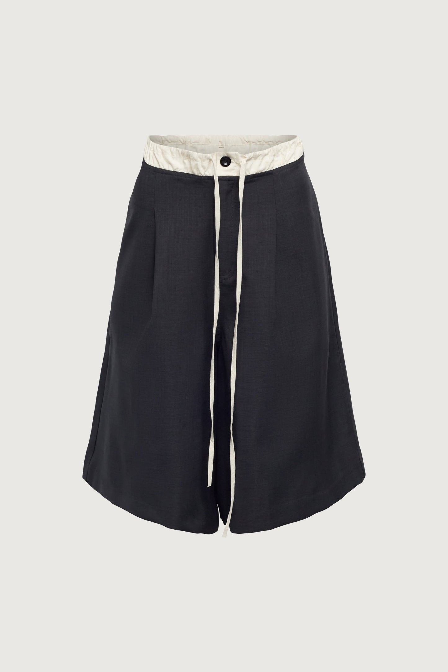 KNEE-LENGTH TROUSERS