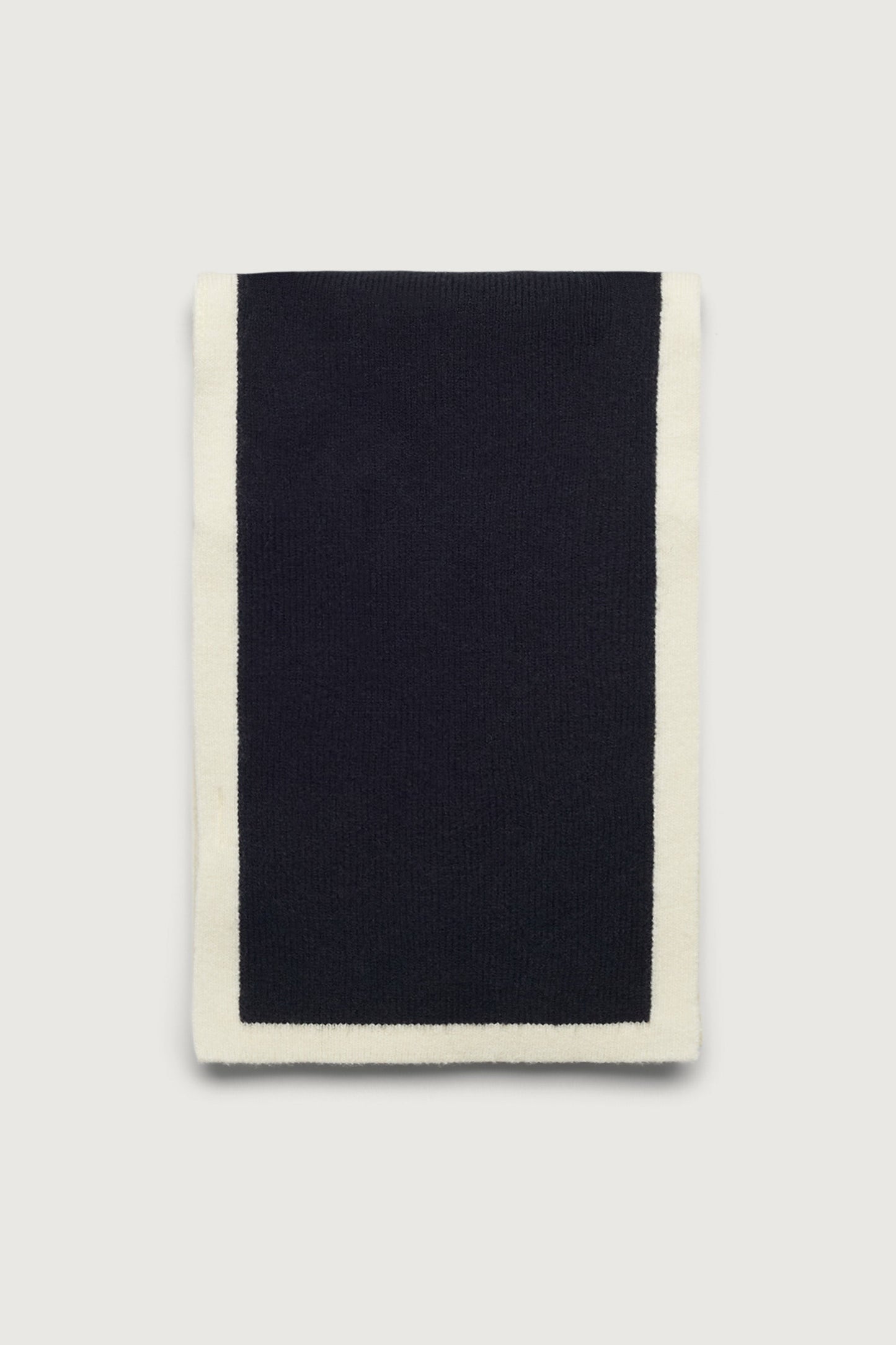 CONTRAST EDGE SCARF
