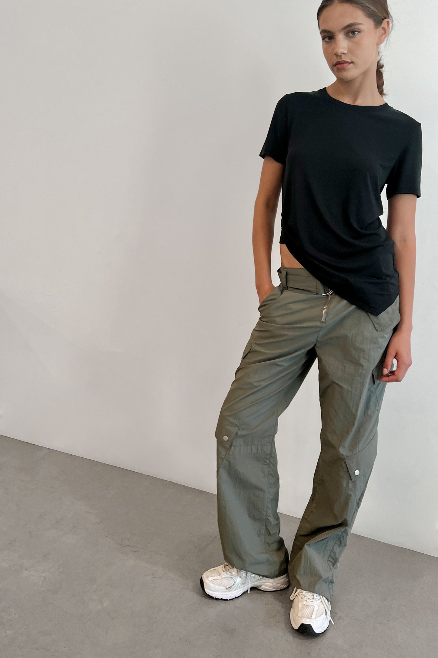 ASYMMETRIC HEM T-SHIRT