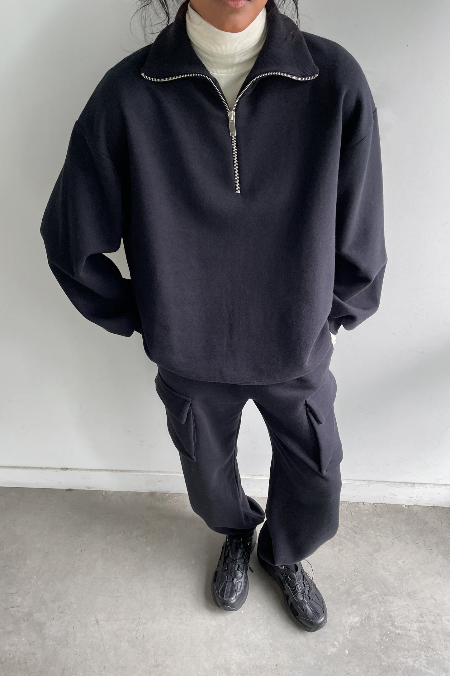 QUARTER ZIP SWEATSHIRT