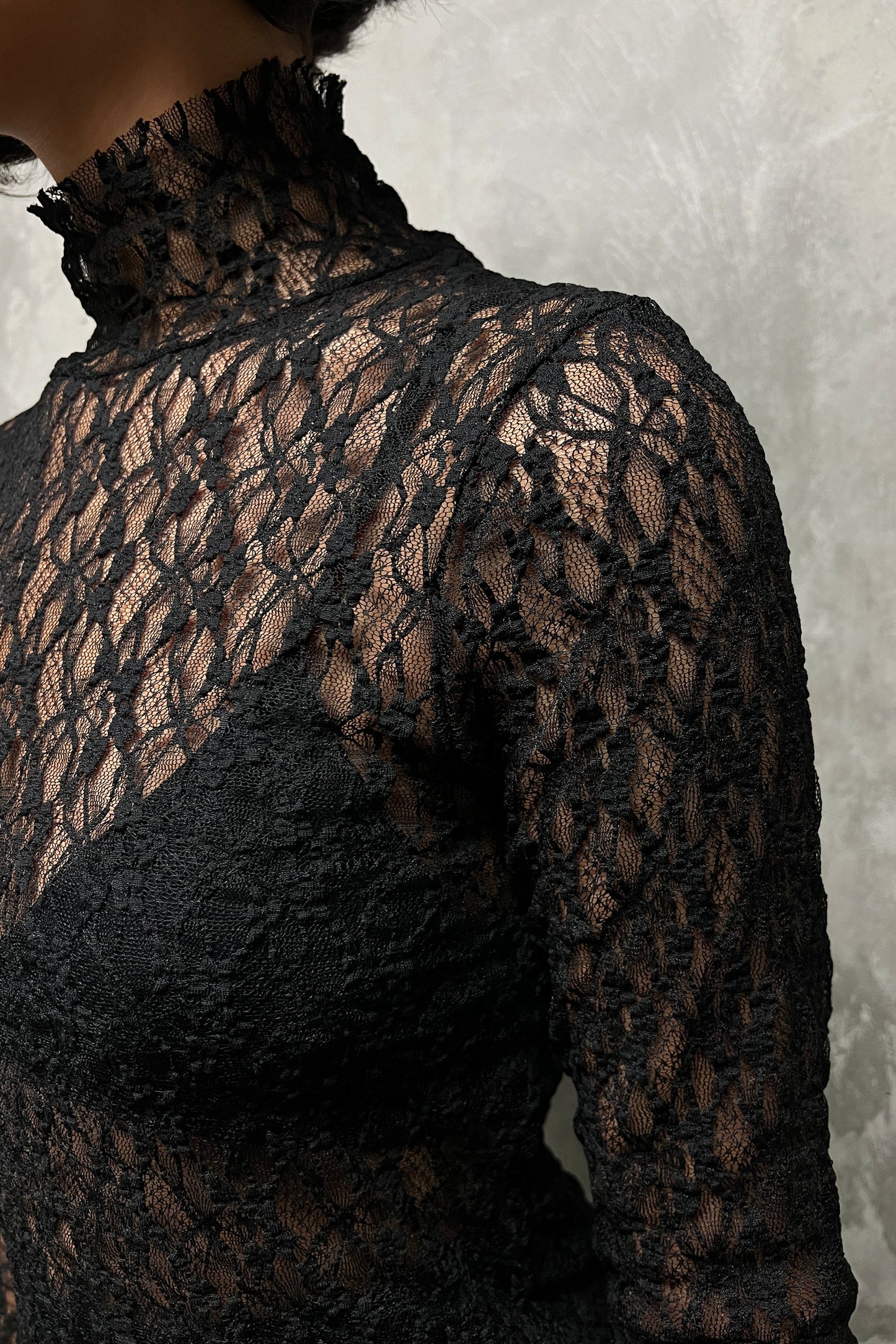 MOCKNECK LACE MESH TOP
