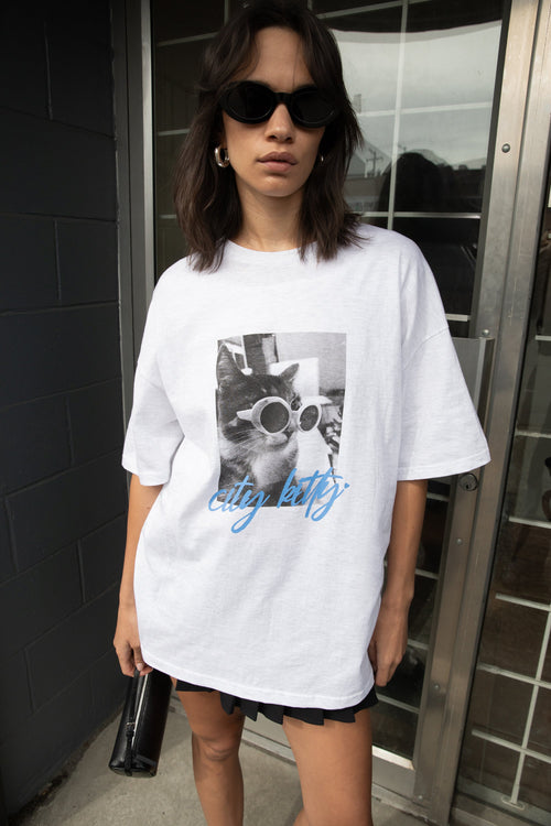 CITY KITTY GRAPHIC T-SHIRT