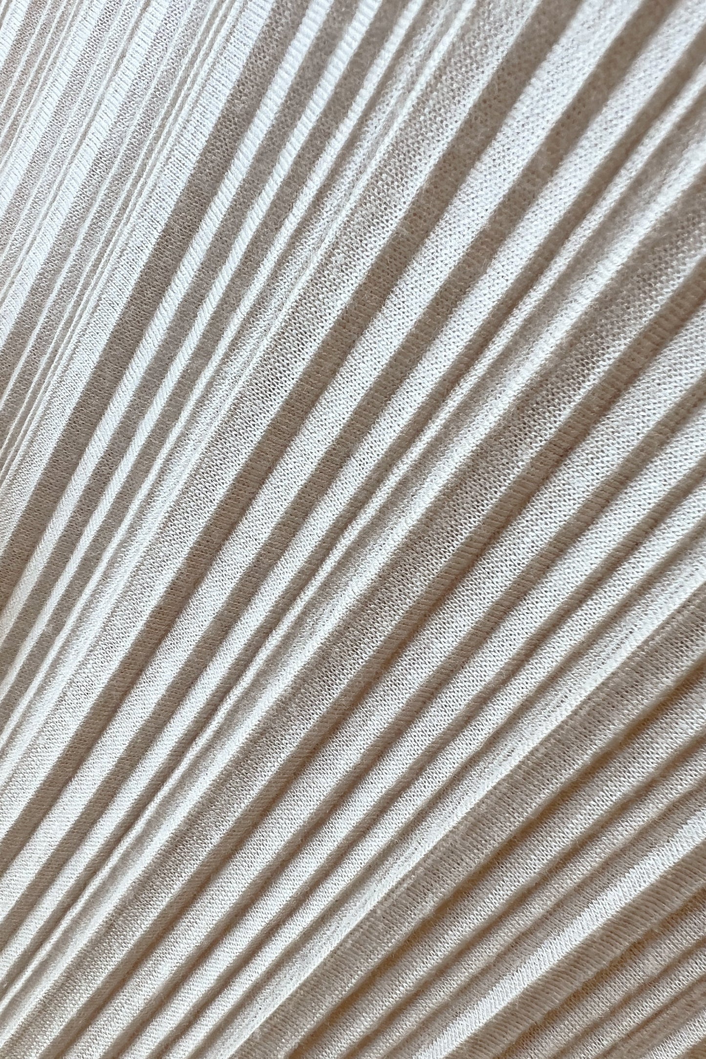PLEATED FRONT TWIST TOP