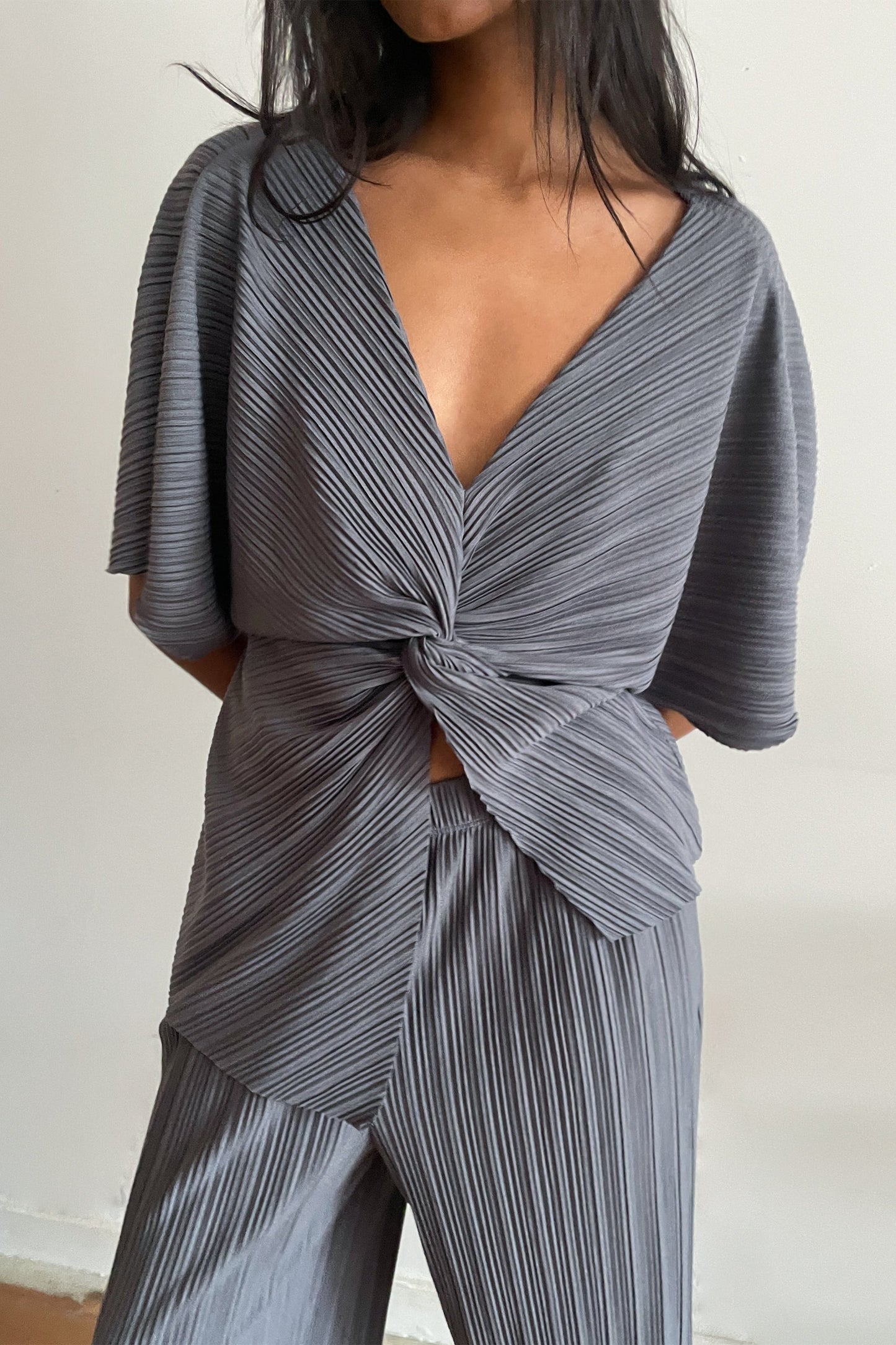 PLEATED FRONT TWIST TOP