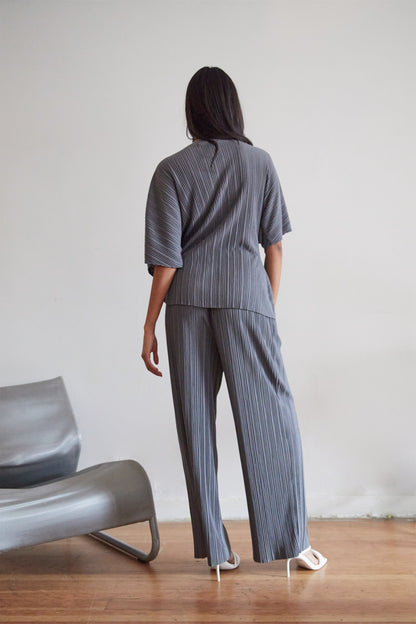 PLEATED FRONT TWIST TOP
