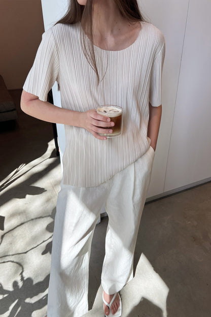 PLEATED TOP WITH SPLIT SIDES