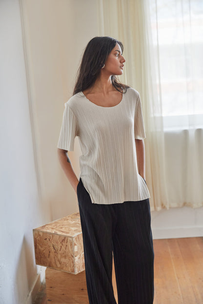 PLEATED TOP WITH SPLIT SIDES